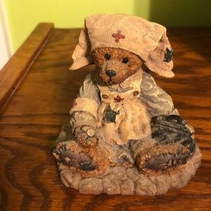 Small Boyd’s Bears and friends Nurse Statue